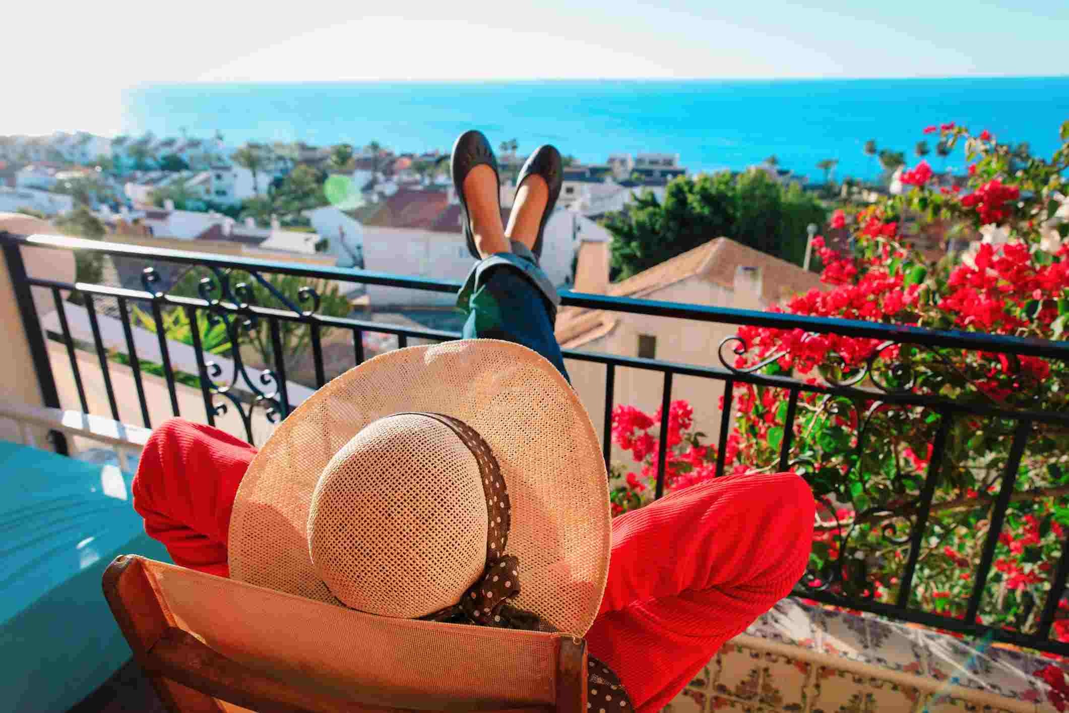 ¿Piernas cansadas en verano? Por qué el calor empeora la hinchazón y qué puedes hacer